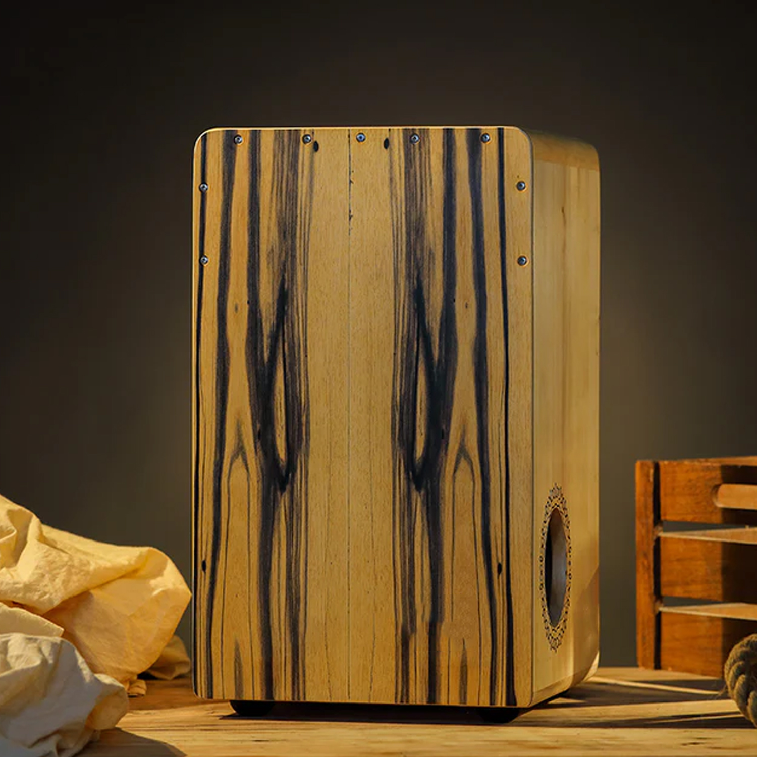 U-Turn Cajon 50 – Premium Cajon Black & White Ebony mit Soundhole