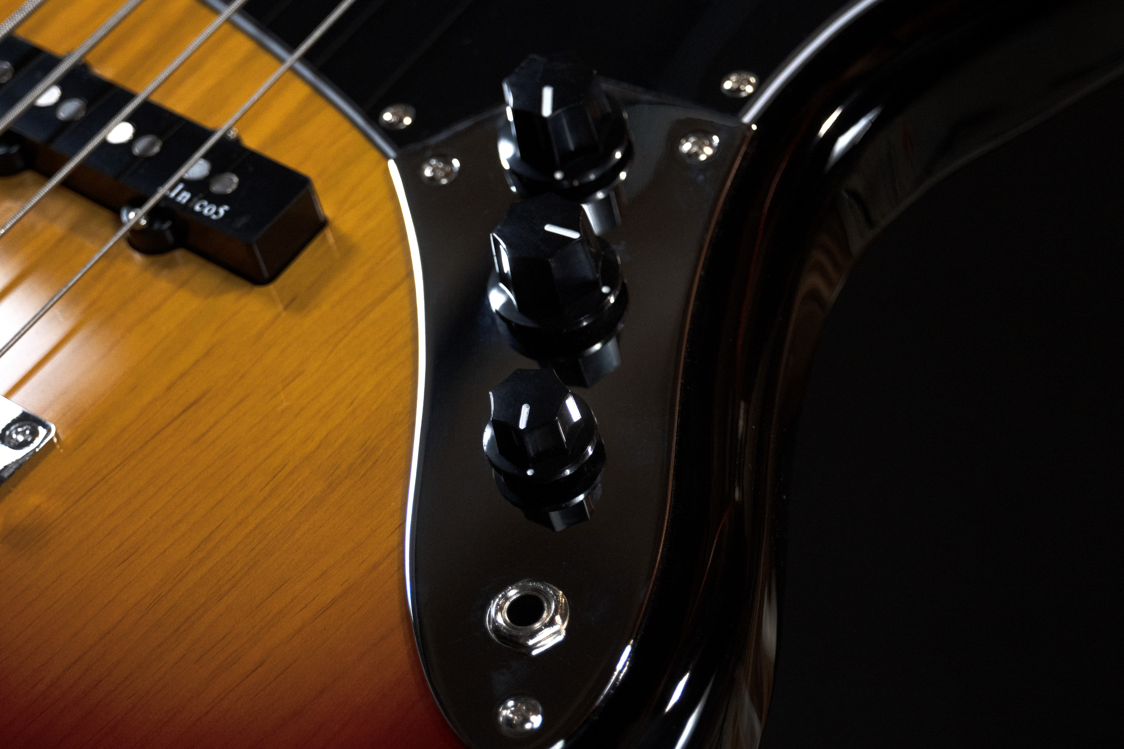 JMFJB80MASUNB-mics-dark-background Prodipe Jazz Bass JB80 MA, sunburst
