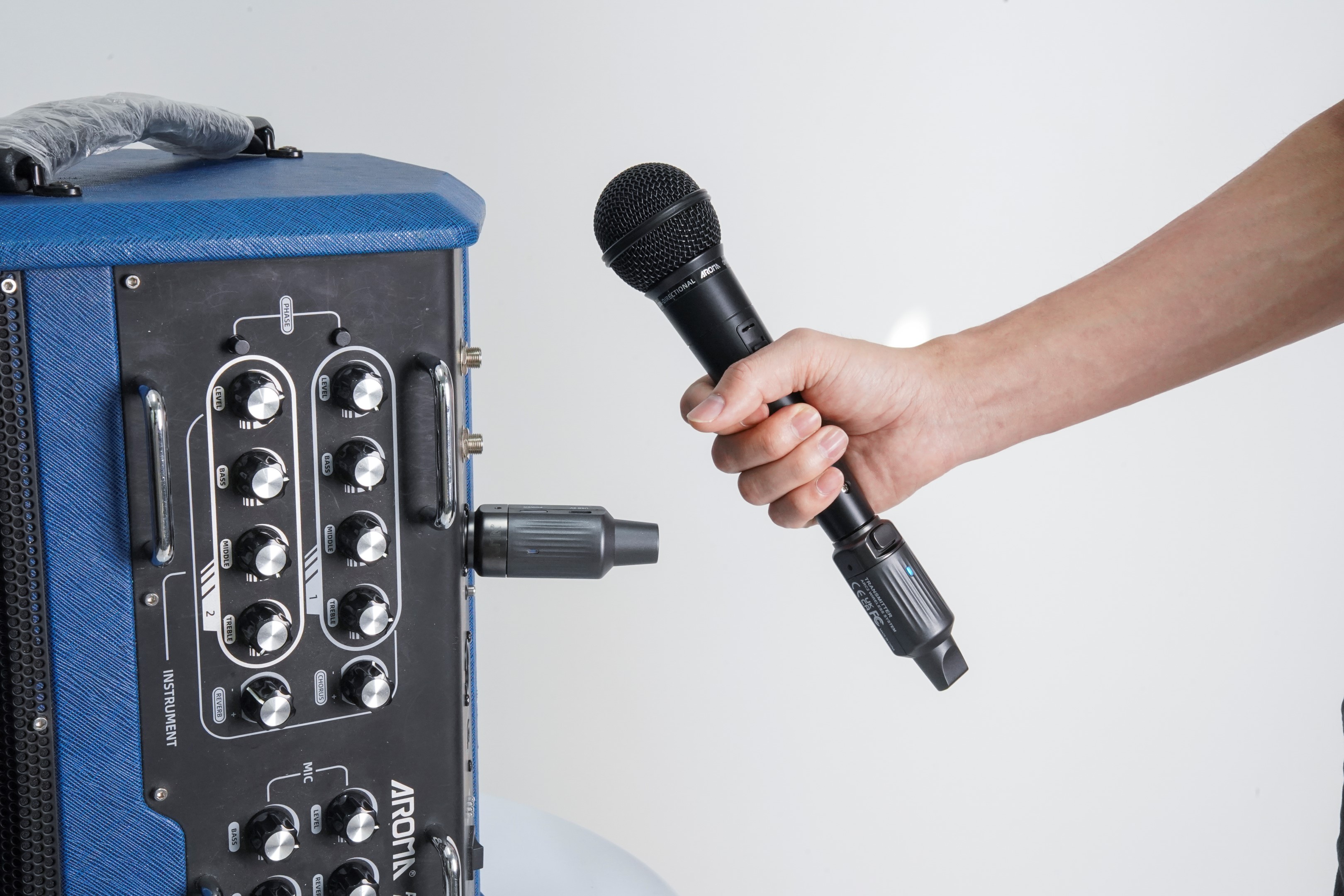 Aroma ARC2, Wireless microphone transmission